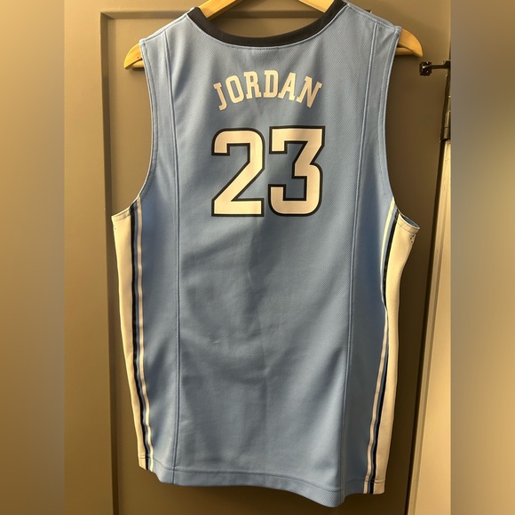 Youth XL UNC Jordan basketball jersey - Picture 2 of 3